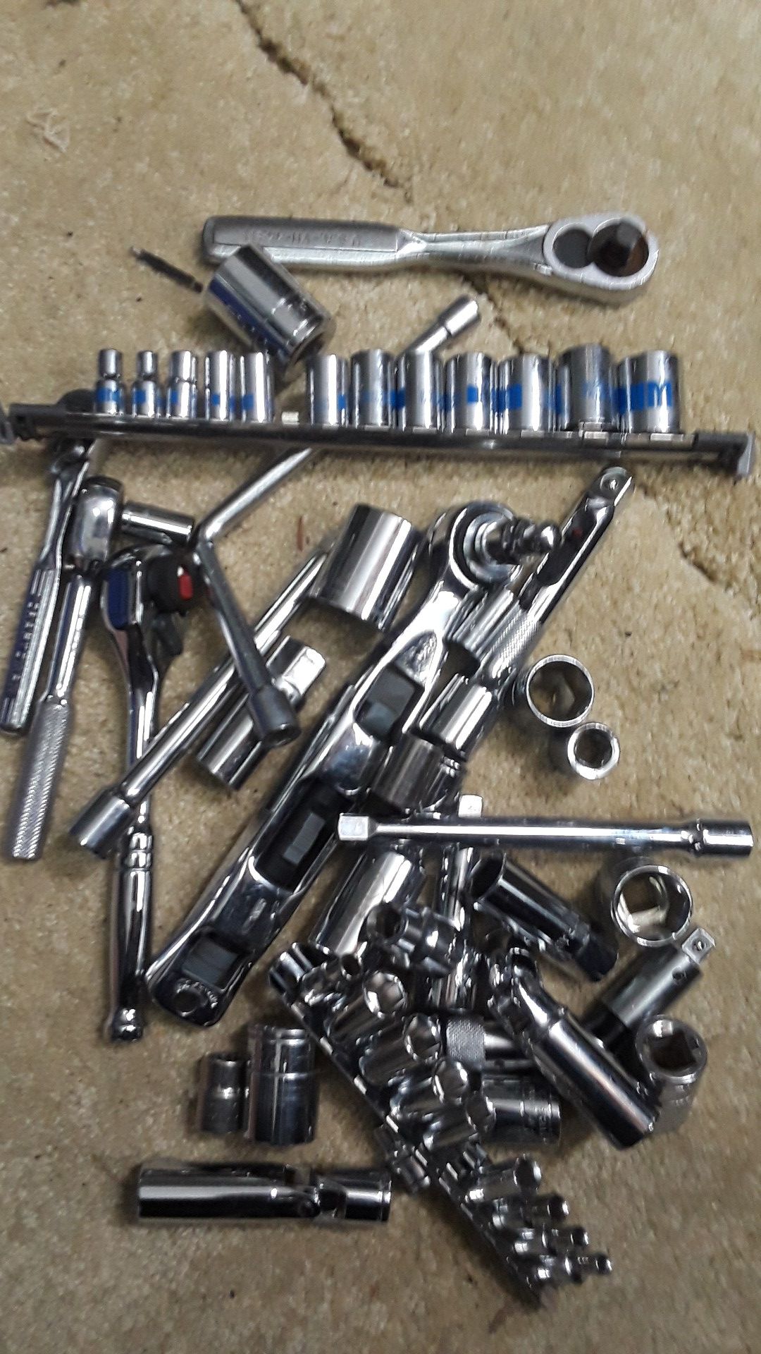 Sockets and socket wrenches