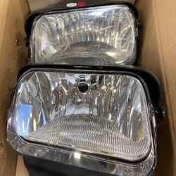 Fog Lights chrome Amber lights Chevy Silverado  2003 to 2006 in box excellent condition the pair set . 