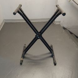 Used Ultimate KEYBOARD STAND 