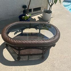 ✋️✋️Wicker Coffee Table With Glass Top