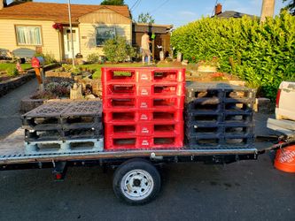(8) Black Plastic Pallets 32"x40" (6) Red Plastic Pallets 37"x37"