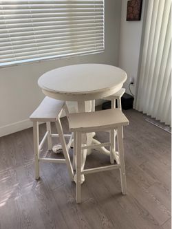 High top dinning table with 3 stools