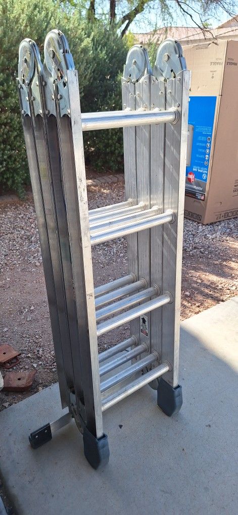 16 'Ft Foldable Aluminum Ladder