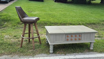 Free stool & table