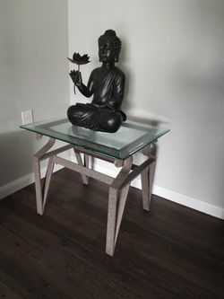 End table ; side table ! Glass
