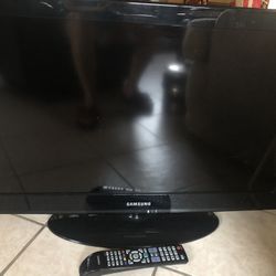 Samsung 32” Tv… In Great Condition ! With Remote 