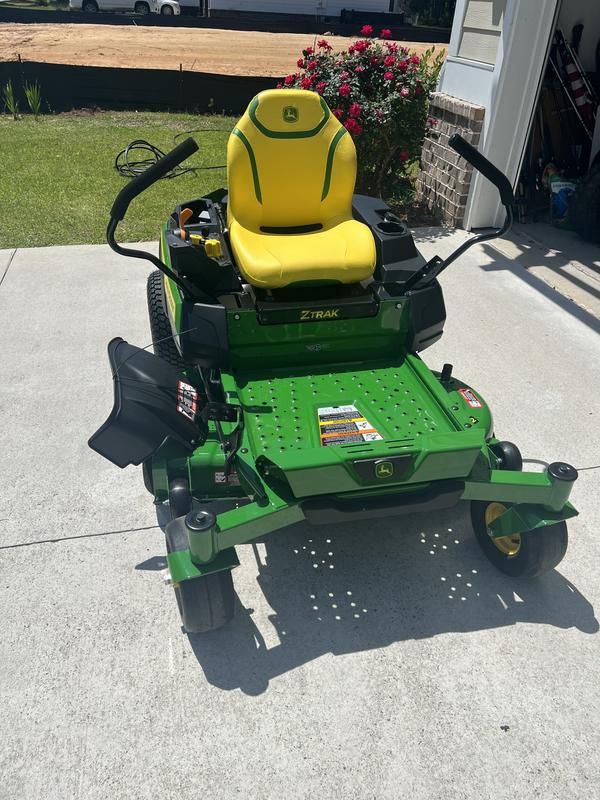 Brand New John Deere Z320M ZTrak 42-in 21.5 -HP V-twin Gas Zero turn Riding Lawn Mower