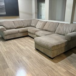 Large Sectional Sofa w/ Chaise – Free Delivery 🚚 