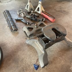 Hot Shot Or Rv Equipment….. includes a interchangeable fifth wheel and gooseneck along with the base