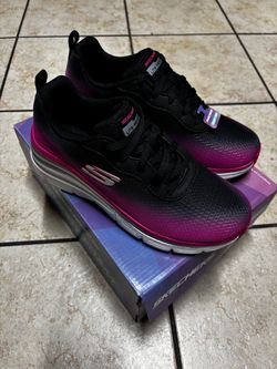 BRAND NEW SKETCHERS 7.5