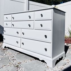 Solid Wood Dresser With 10 Drawers 