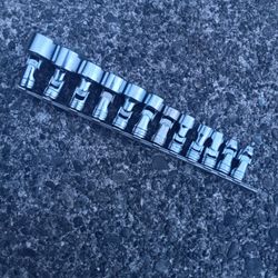 Snap-on 3/8Flank Drive 212FUY SAE 5/16to1in 12pc Excellent Condition. For Pick Up Fremont Seattle. No Low Ball Offers Please. No Trades. Yes I Have It