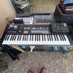 Roland JX-3P 61-Key Programmable Preset Polyphonic Synthesizer with DT-200 Programmer