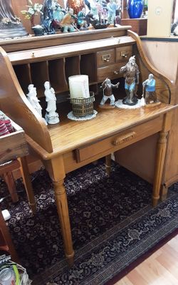Oak Roll-Top Secretary Desk W/  Interior Drawers & Pigeonhole Compartments- Located in Shelton