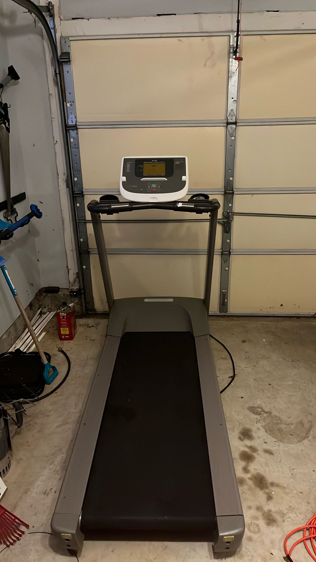 Precor Incline treadmill 9.23