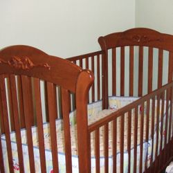 Pali solid wood crib with storage drawer on bottom