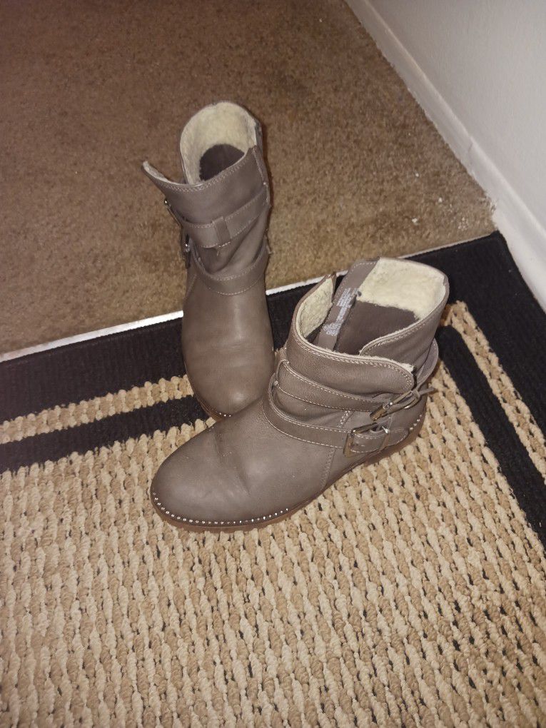 Leather Gray Gem Boots Size 6