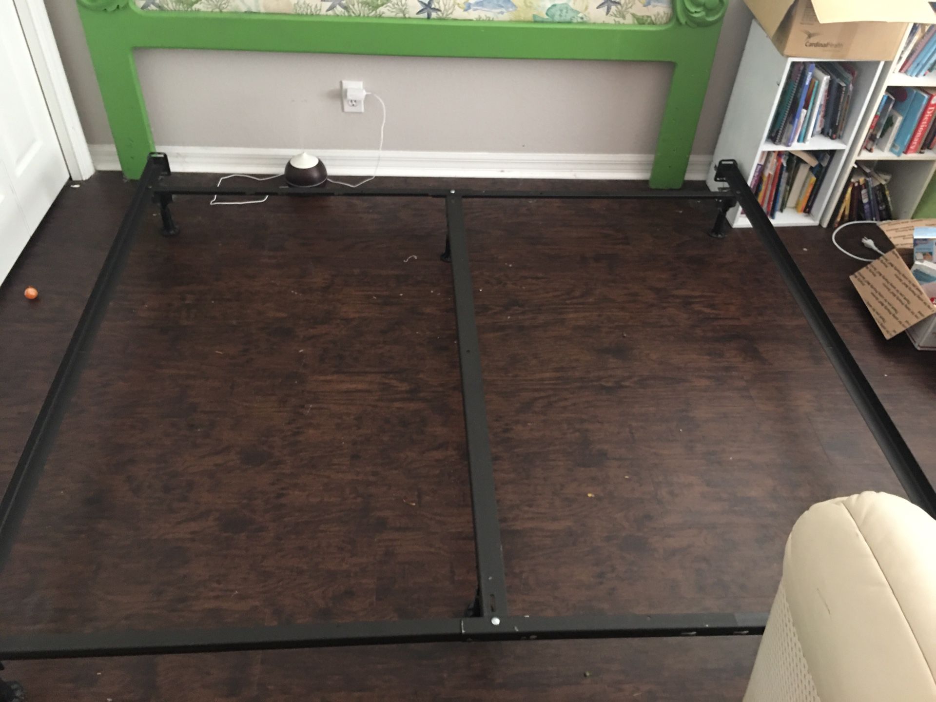 King size bed frame w support beam