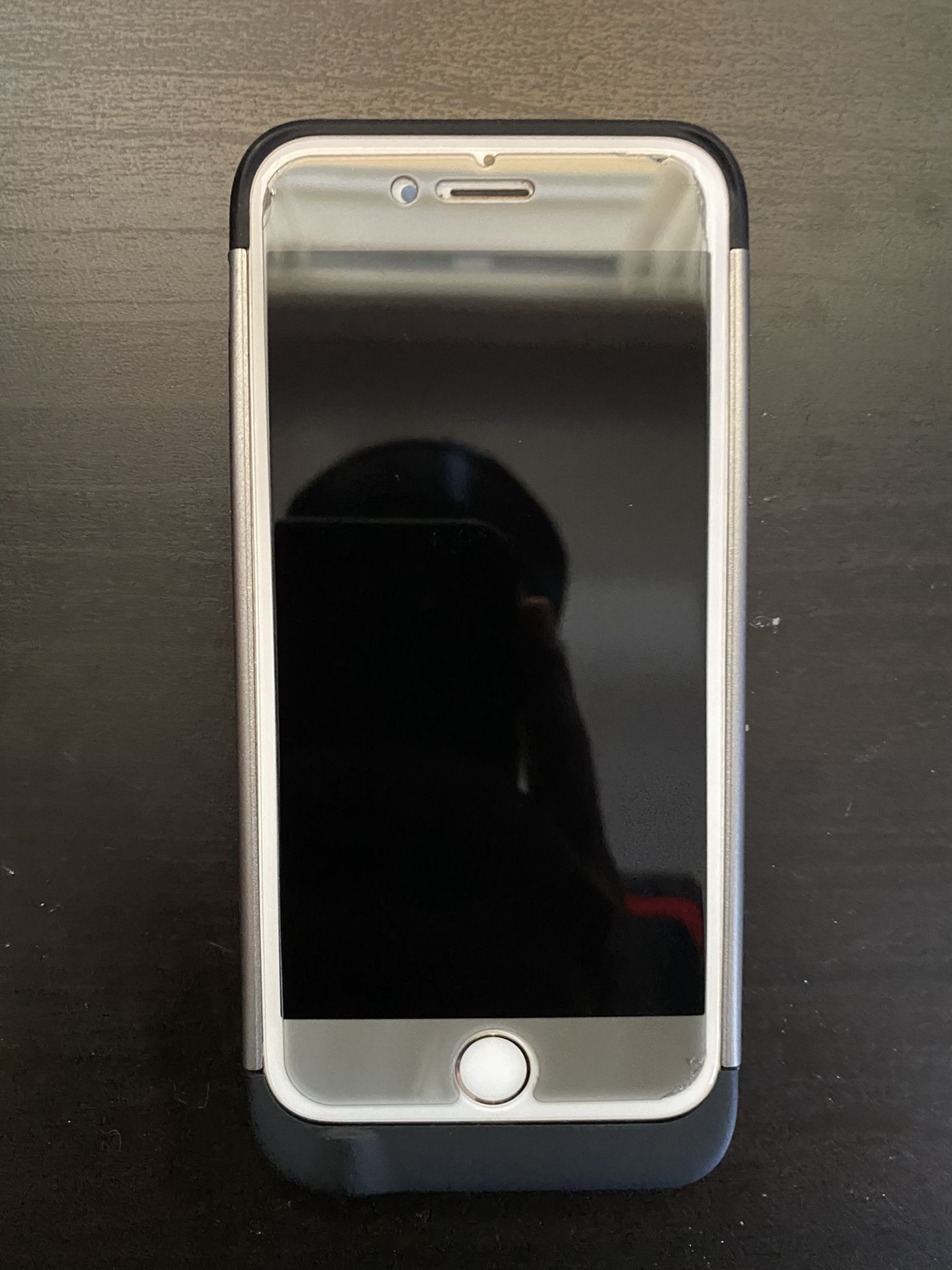 iPhone 6s 16GB Unlocked + Charging Case