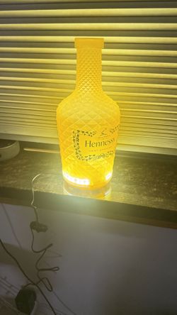 New HENNESSY Cognac SPECIAL LIT SKIN ILLUMINATED BOTTLE GLORIFIER Rechargeable