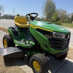 John Deere 42 Inch Riding lawnmower 