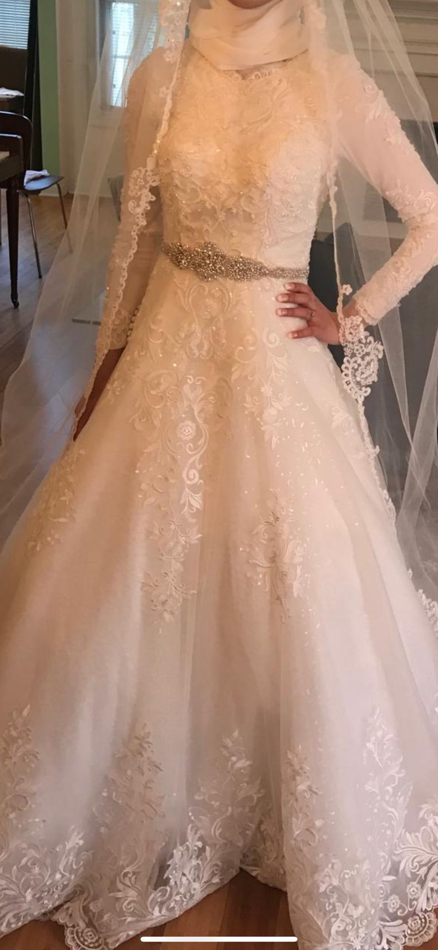 Wedding dress looks brand new