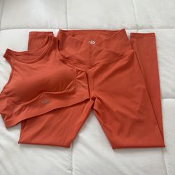 Alo Yoga Airlift Set – Cayenne – Size Small