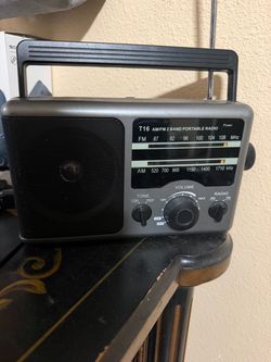 AM FM Portable Radio Battery Operated by 4X D Cell Batteries Or AC Power