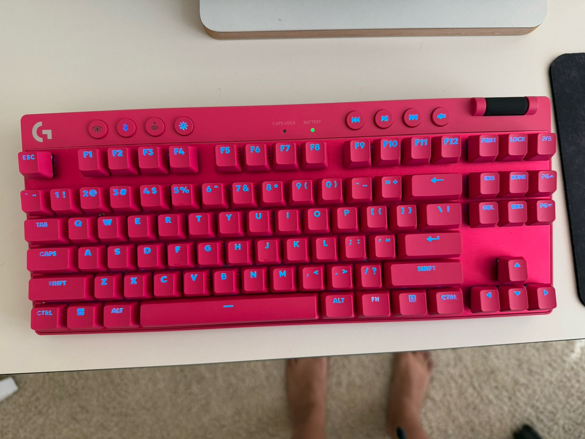 Mechanical Keyboard Pink Logitech Pro X TKL & Case