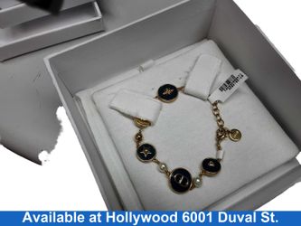 Dior Resin Pearl D Luck Gold Regular Clothing / Accessory