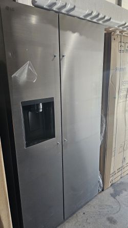 LG
Dispensador de hielo y agua para puerta, delgado, de profundidad estándar, de 27 pies cúbicos, lado a lado, en acero inoxidable PrintProof. Con Wi-