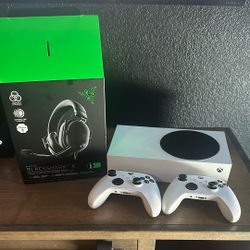 Xbox Series S w/ 2 Controllers