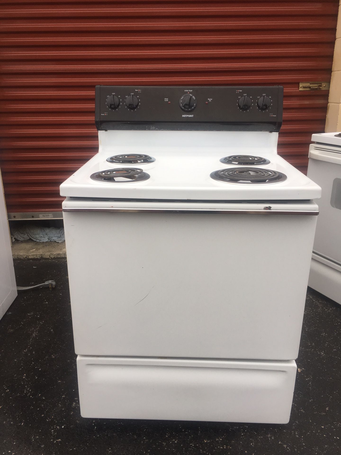 NICE CLEAN HOTPOINT BY GE 30” white stove.$100 Delivered/INSTALLED.$70 picked up.4 MONTH WARRANTY!