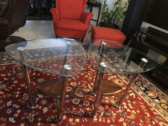 Set of 2 beautiful end tables