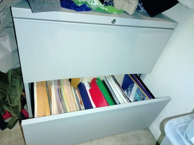 Lateral 2 Drawer File Cabinet.