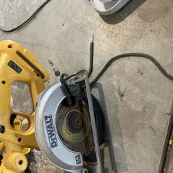 Wireless Saw Dewalt 