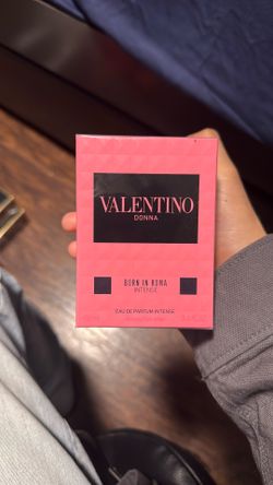 Valentino Donna Born in Roma Intense