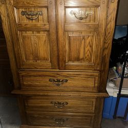 Dresser 