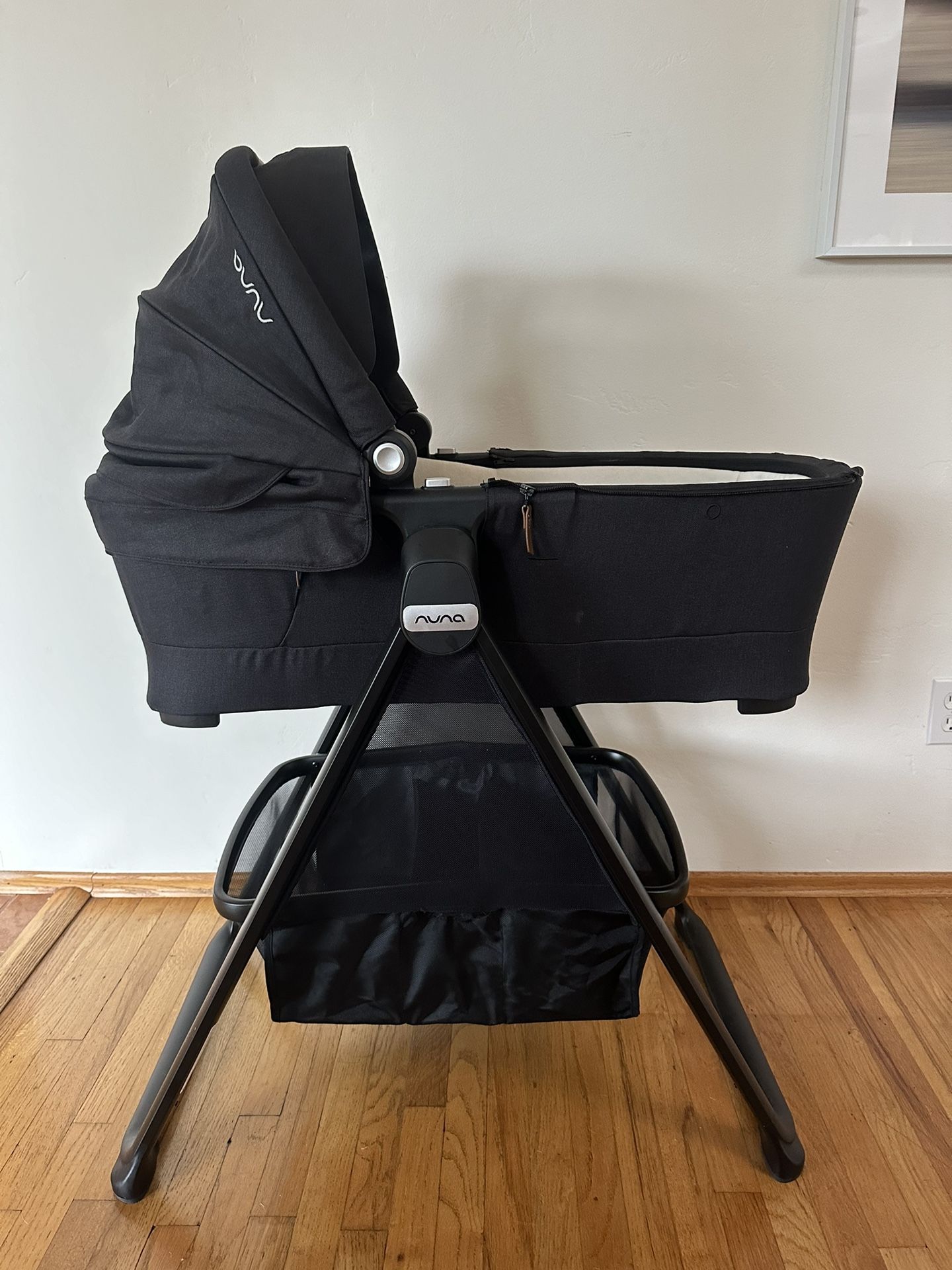 Nuna Lytl Bassinet & Stand