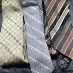 3 MEN'S TIES OF DIFFERENT BRANDS AND COLORS