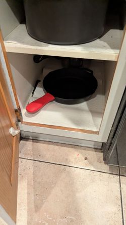 Cast iron pan