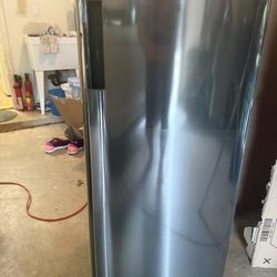 BRAND NEW LG 6 cu. ft. Capacity Fridge