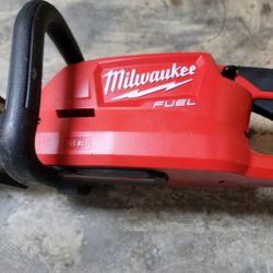 Milwaukee M18 Fuel 24in Hedge Trimmer 