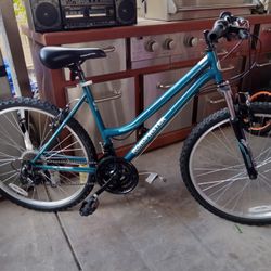 LIKE NEW BIKE ROADMASTER TIRES SIZE 26 FRAME SIZE MEDIUM 