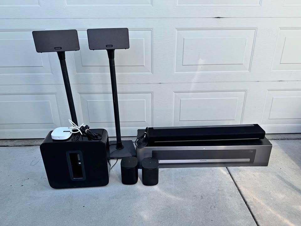 Sonos Soundbar Set With Stand