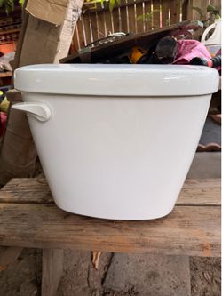 Toilet tank: gerber