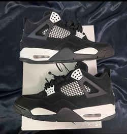 Jordan 4 WHITE THUNDER (SIZE 10)