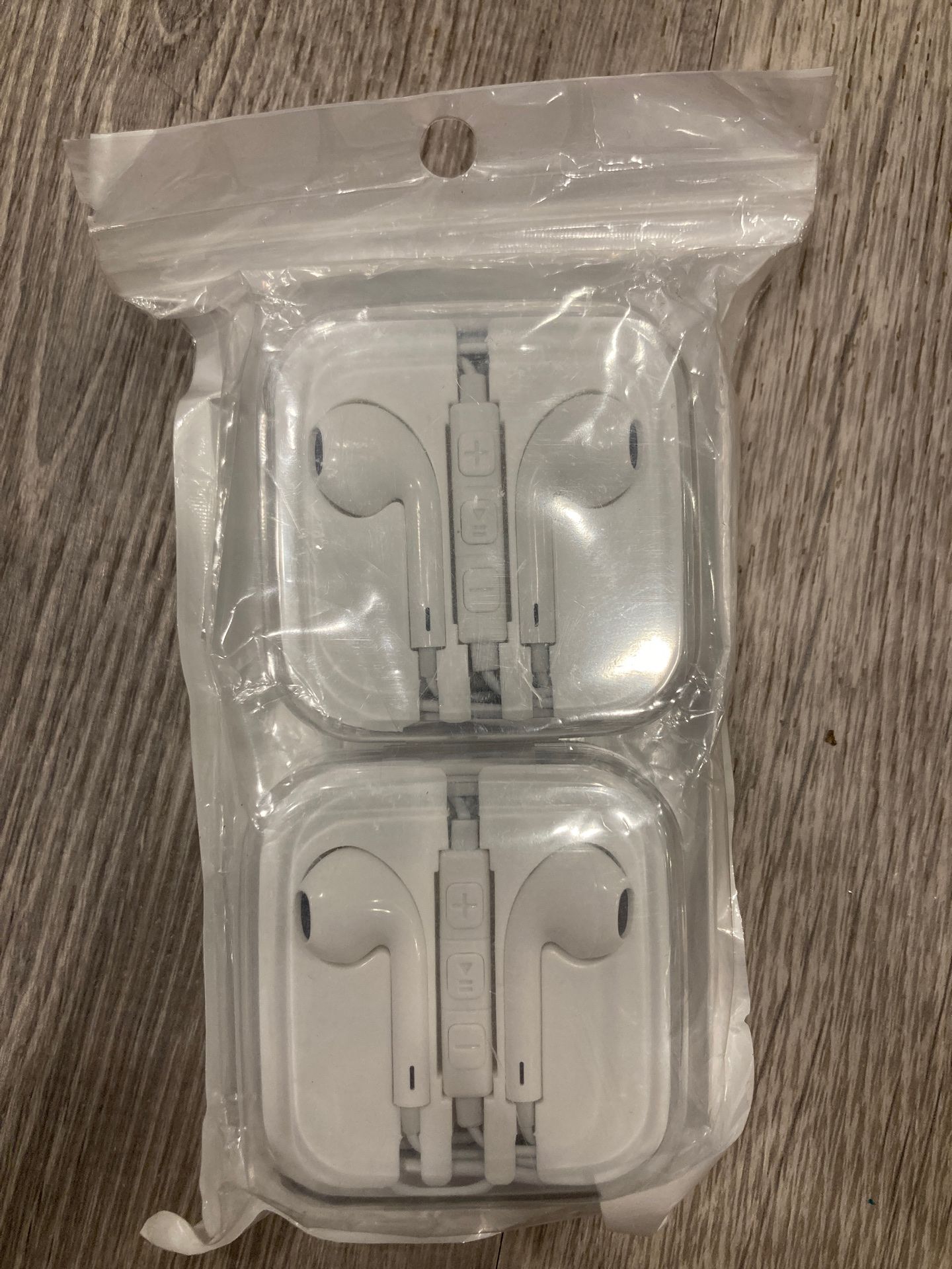 Apple earphone hisnim