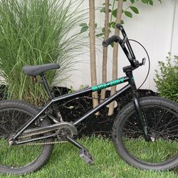 BMX Kink Curb Bike  With Pivot Seat And Regular seat 