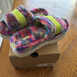UGG FLUFFITA PIXELATE SLIDES